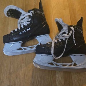 CCM Super Tacks 9350 Hockey Skates Size 4 (Used)