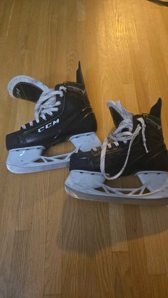 CCM Super Tacks 9350 Hockey Skates Size 4 (Used)