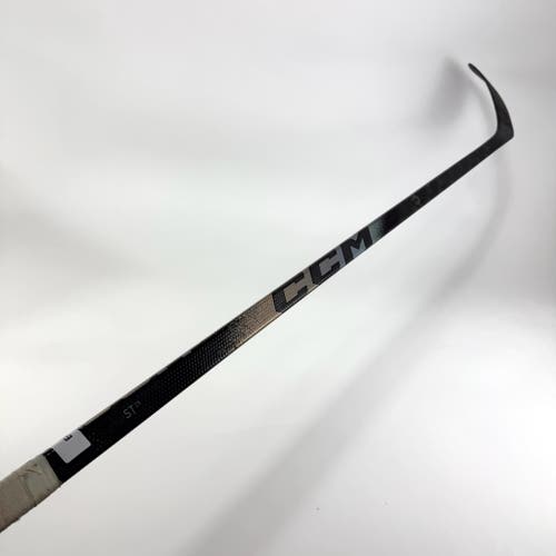 Used Right CCM Ribcor Trigger 10 Pro | 75 Flex P28M Curve Grip | E410