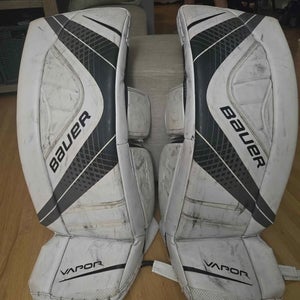 Medium Bauer Vapor X900 Goalie Leg Pads (Used)