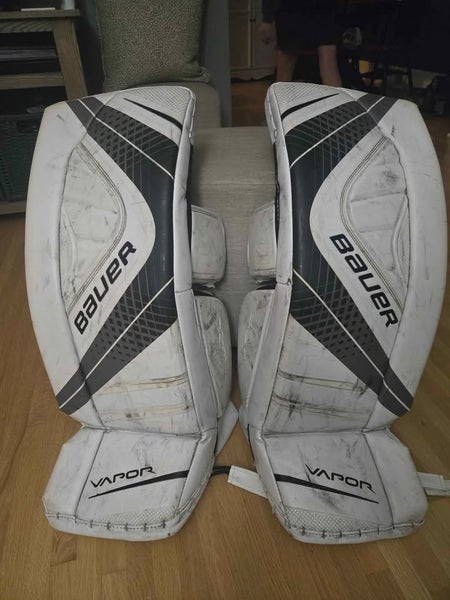 Medium Bauer Vapor X900 Goalie Leg Pads (Used)