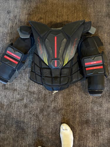 Large Bauer Vapor Hyperlite 2 Goalie Chest Protector (Used)
