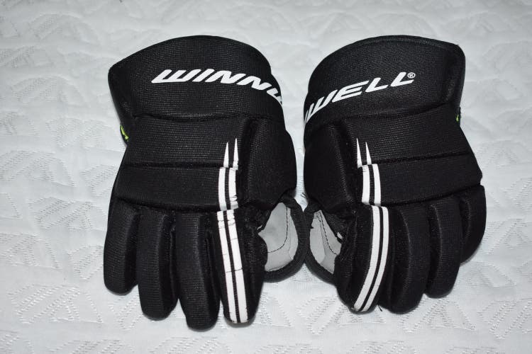 Winnwell NXT Hockey Gloves, Black, Youth 10" - Like New!