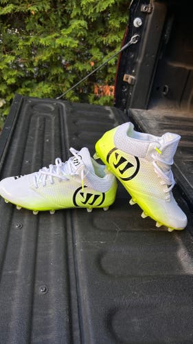 Warrior Burn 9.0 mid cleats - size 9