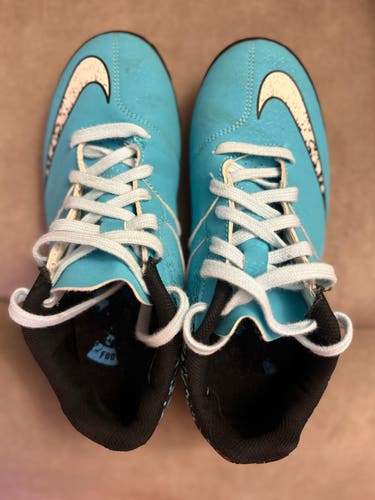 Blue Size 6.5 Nike Turf Shoes - (Lightly Used)