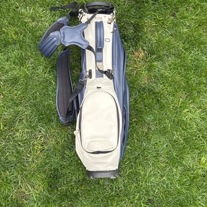 Titles links, golf bag