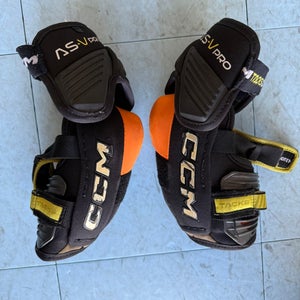 Junior Large CCM Tacks AS-V Pro Elbow Pads (Used)