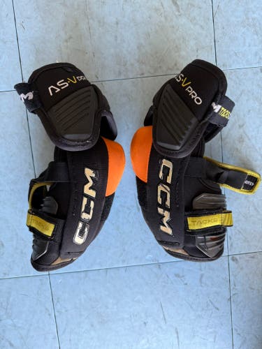 Junior Large CCM Tacks AS-V Pro Elbow Pads (Used)