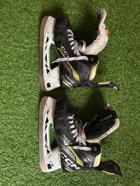 2022 CCM AS-V Pro Hockey Skates Regular Width 7 (Used)