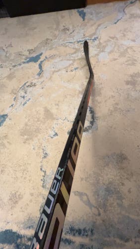 Bauer 2NPROXL Hossa Curve Pro Stock 77 Flex Left