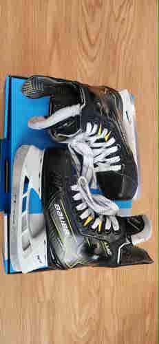 Youth Bauer Supreme M40 Hockey Skates Regular Width 12 (Used)