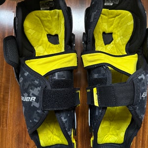 Intermediate Bauer Supreme M3 12" Shin Pads (Used)