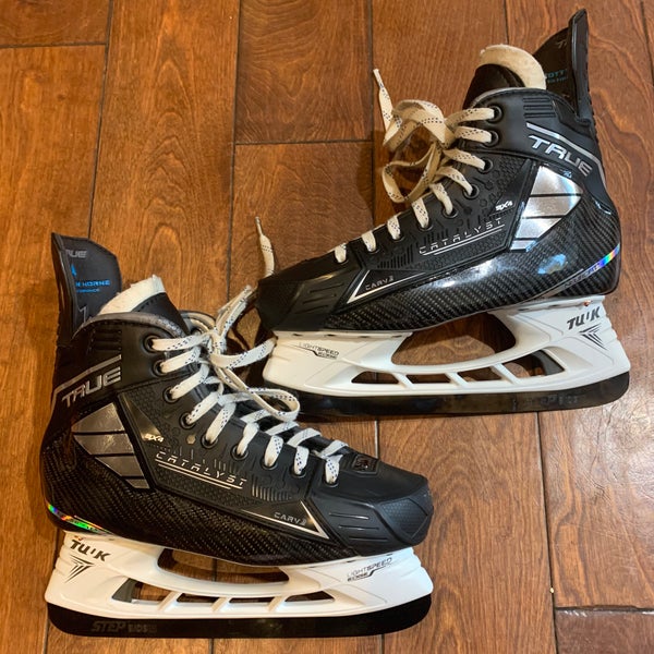 True Catalyst 9X4 7.5R Skates 263 Lightspeed Edge Holders & Step Blacksteel *Read Full Description *