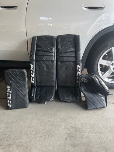 32" CCM Extreme Flex 5.9 Goalie Leg Pads (Used)