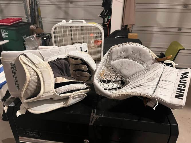 Vaughn Velocity V9 Glove/Blocker Warrior Ritual Mask CCM EFlex 7 Pro Leg Pads