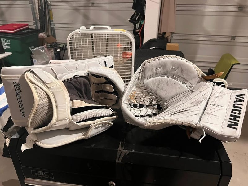 Vaughn Velocity V9 Glove/Blocker Warrior Ritual Mask CCM EFlex 7 Pro Leg Pads