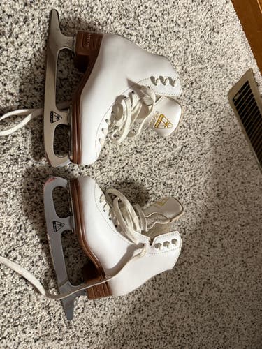 Jackson Ultima Mystique Figure Skates Junior 11.5 (Lightly Used)
