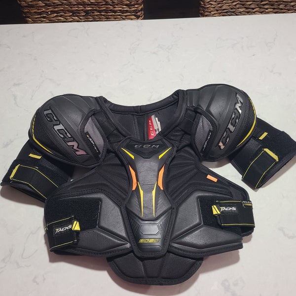 Men's Small Senior CCM Tacks 9080 Shoulder Pads (Used)