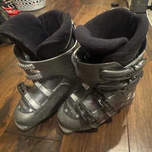 Mondo 23 & 23.5 Nordica Ski Boots (Used)