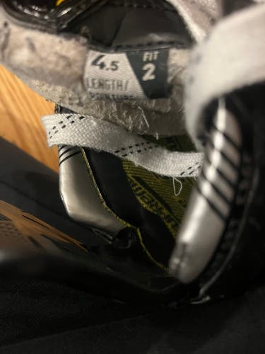 2024 Bauer Supreme M5 Pro Hockey Skates Regular Width Size 4.5 (Used)