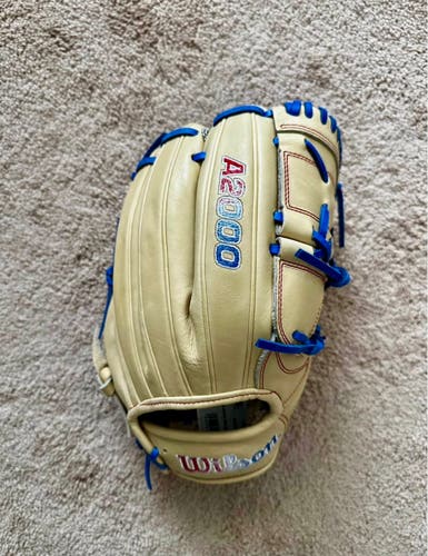 Wilson A2000 RH Baseball Glove 12" (New)
