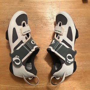 Women's Size 8 Pearl Izumi Bike Shoes (Used)