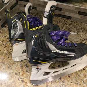 2024 Bauer Supreme M4 Hockey Skates Regular Width Size 5.5 (Used)