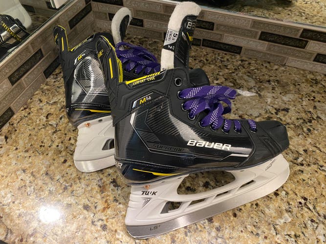 2024 Bauer Supreme M4 Hockey Skates Regular Width Size 5.5 (Used)