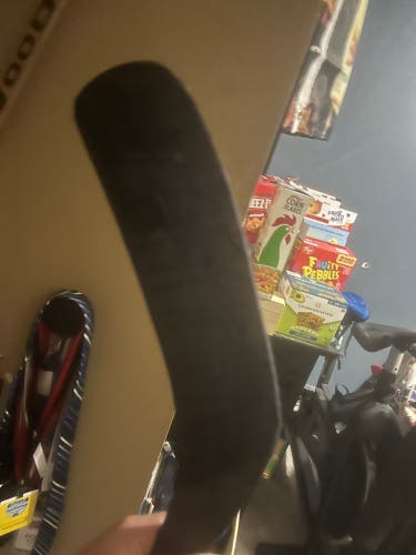 Junior Bauer Vapor Hyperlite 2 Right Handed Hockey Stick P90TM (Used)