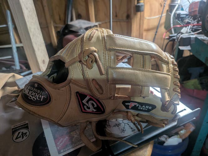 Louisville Slugger RH Infield Pro Flare Baseball Glove 12.75" (Used)
