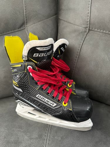 Bauer Supreme S35 Hockey Skates Regular Width Size 3 (Used)