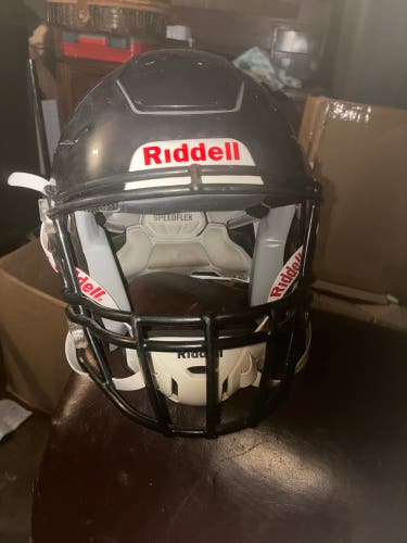 Large Youth Riddell SpeedFlex Helmet (Used)