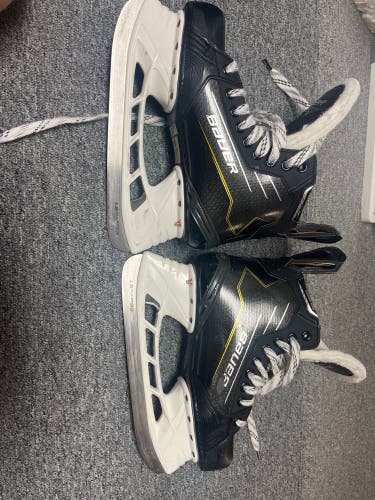 2023 Bauer Supreme M40 Hockey Skates Regular Width Size 6.5 (Used)