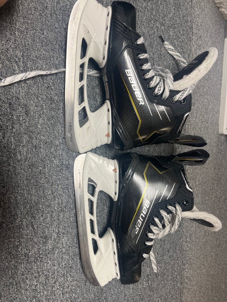 2023 Bauer Supreme M40 Hockey Skates Regular Width Size 6.5 (Used)
