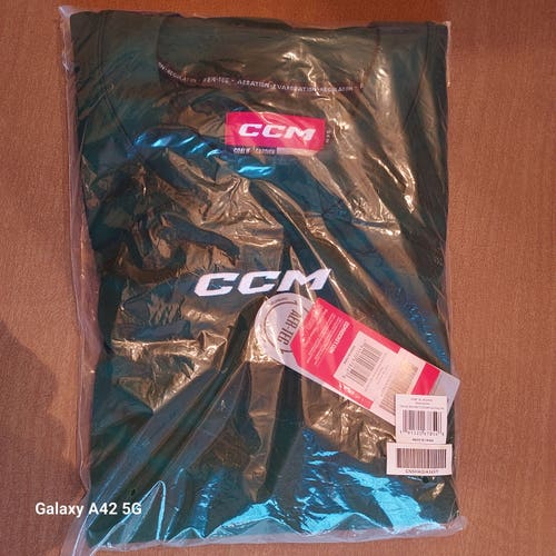 Medium Adult Unisex CCM 5000 Practice Jersey (New)