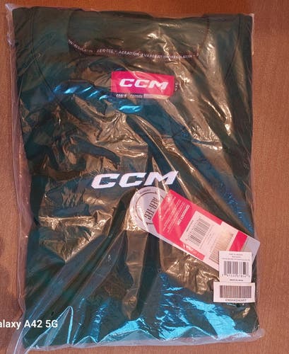 Medium Adult Unisex CCM 5000 Practice Jersey (New)