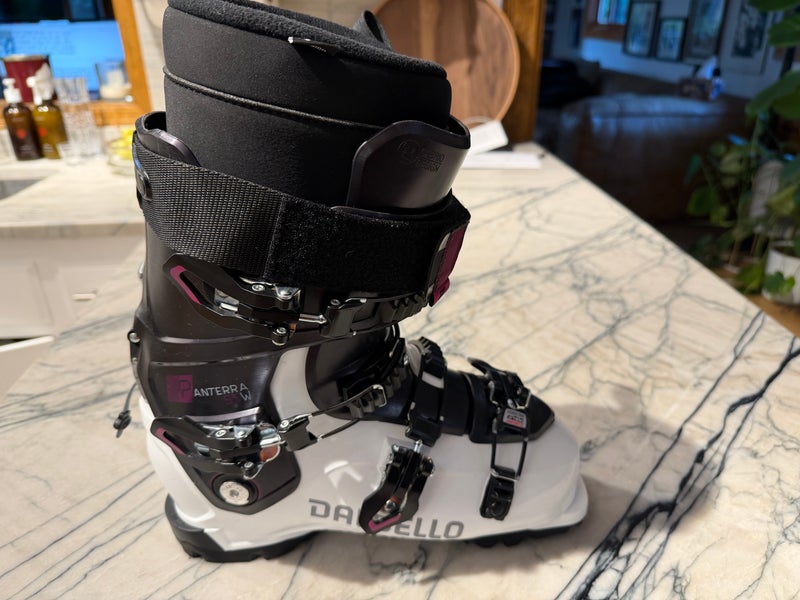 Mondo 26 & 26.5 Women's Dalbello All Mountain PANTERRA 95W MS Ski Boots Medium Flex (New)