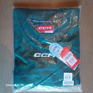 Intermediate Goalie cut CCM 7000 Practice Jersey (New)