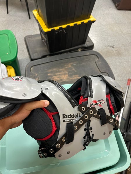 Youth Riddell Power shoulder pads L