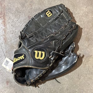 Wilson A2000 Right Hand Throw Pitcher's Baseball Glove 12.5" (Used)