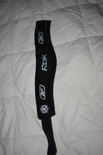 Reebok 3K Hockey Neck Guard, Black, XS/S (8.5-12.5")