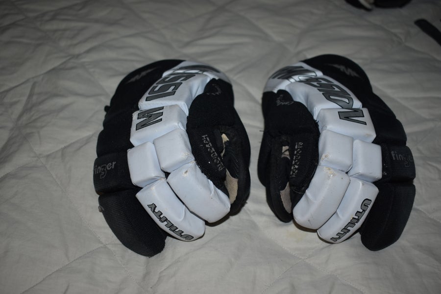 Mission Utility 3-Finger Hockey Gloves, Black/White, Junior Small 10 Inches - Good Condition!