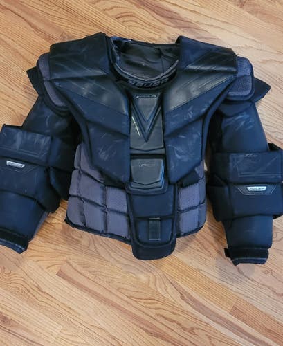 Medium Bauer Hyperlite Goalie Chest Protector (Used)