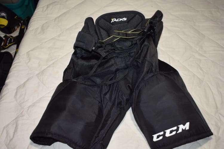 CCM Tacks 7092 Hockey Pants w/Lite D30, Black, Junior Large - Great Condition!