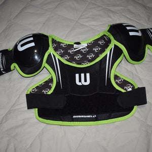 Winnwell NXT Hockey Shoulder Pads, Youth Large - Top Condition!