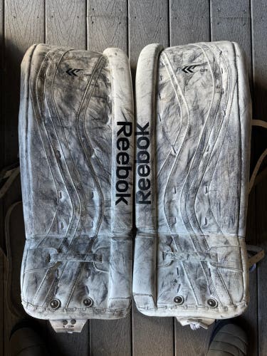 33" Reebok XLT 28 Goalie Leg Pads (Used)