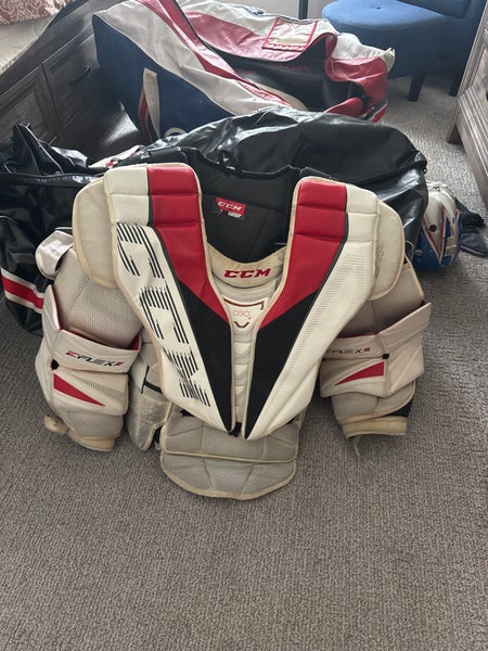 Small CCM Eflex 5 pro Goalie Chest Protector (Used)