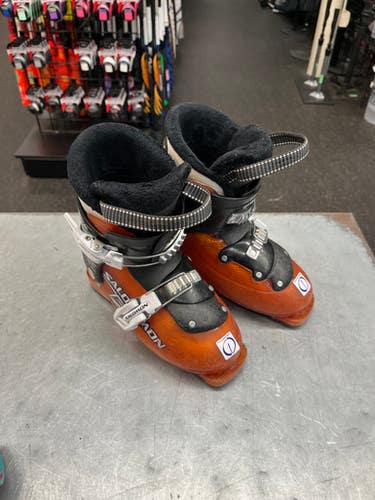 Used Salomon T2 Boys Snowboard Boots Orange Junior 01 11682-S000109437