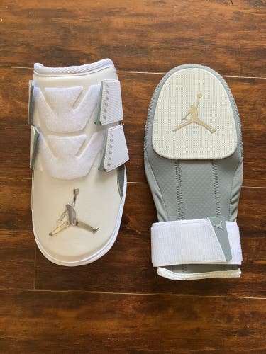 Jordan Fly Elbow Guard And Sliding Mitt