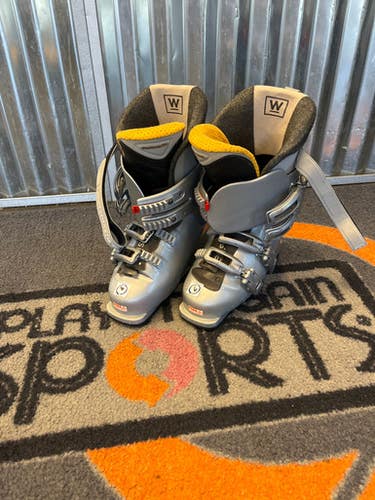 Used Salomon CUSTOM FIT Senior 6 Women's Snowboard Boots 11682-S000077403